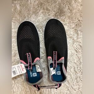 NWT Speedo water shoes women’s size M 7/8